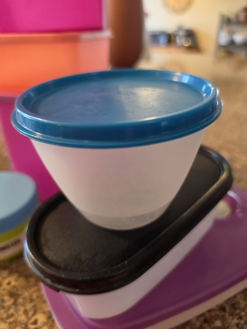 Assorted Tupperware - Picture 9 of 9